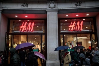 H&M shoppers