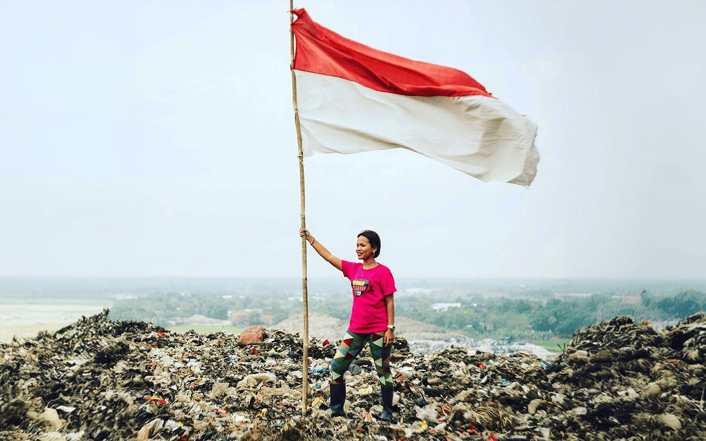 Resa Boenard atop Bantar Gebang landfill