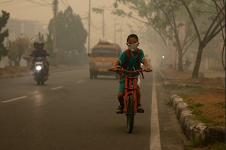 Cycling through haze in Indonesia