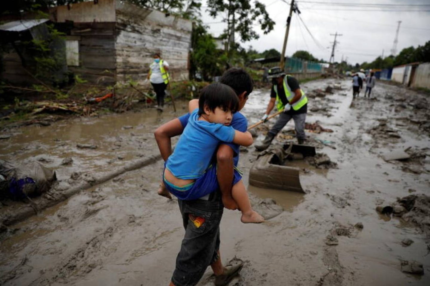 children in floods in honduras
