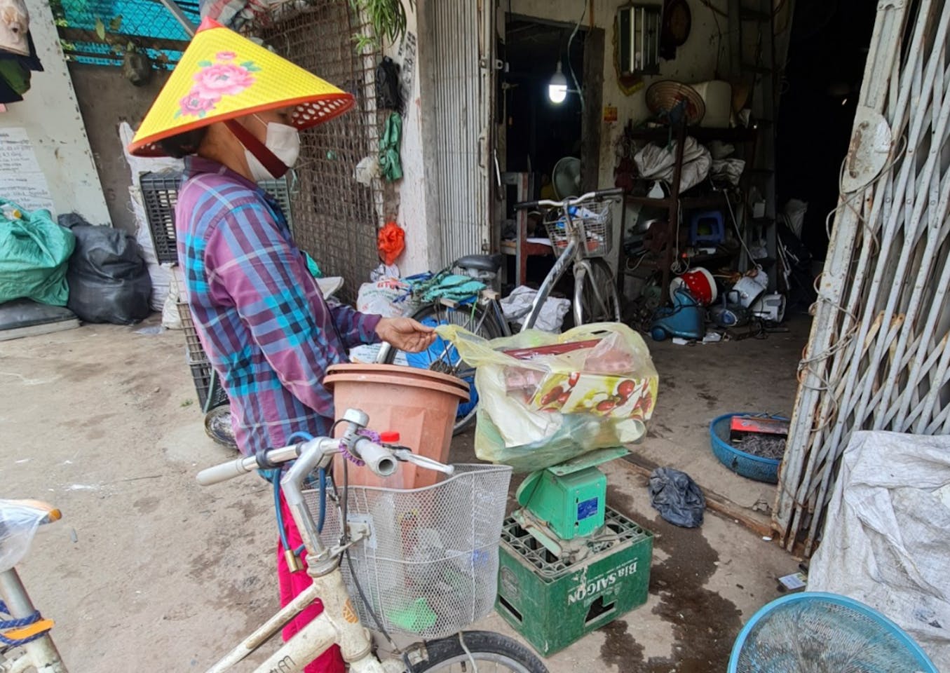In Vietnam, waste pickers fight the climate crisis, but with no social  safety net | News | Eco-Business | Asia Pacific