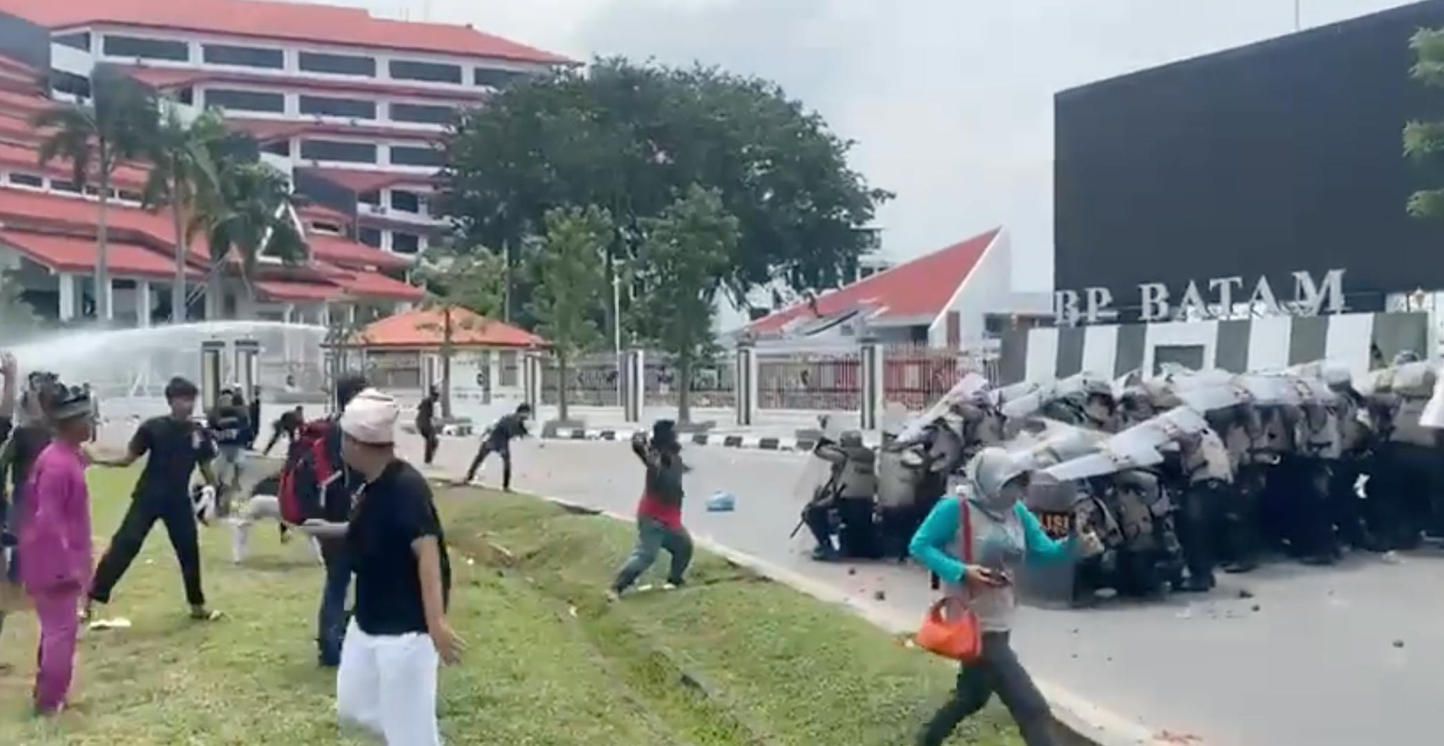 batam city indonesia riot2