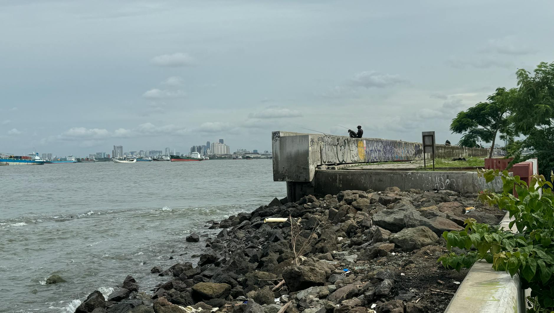 A sea wall in northern Jakarta picture