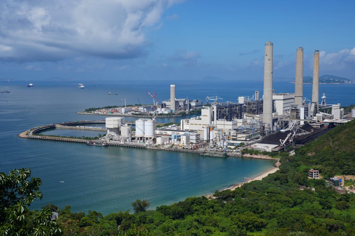 25965 Close up view of Lamma Power Station