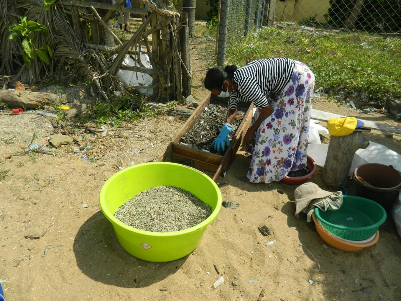 Women workers at Sarakkuwa Beach in Pamunugama.