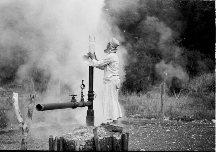 [Bahasa] A worker at Indonesia's first geothermal field