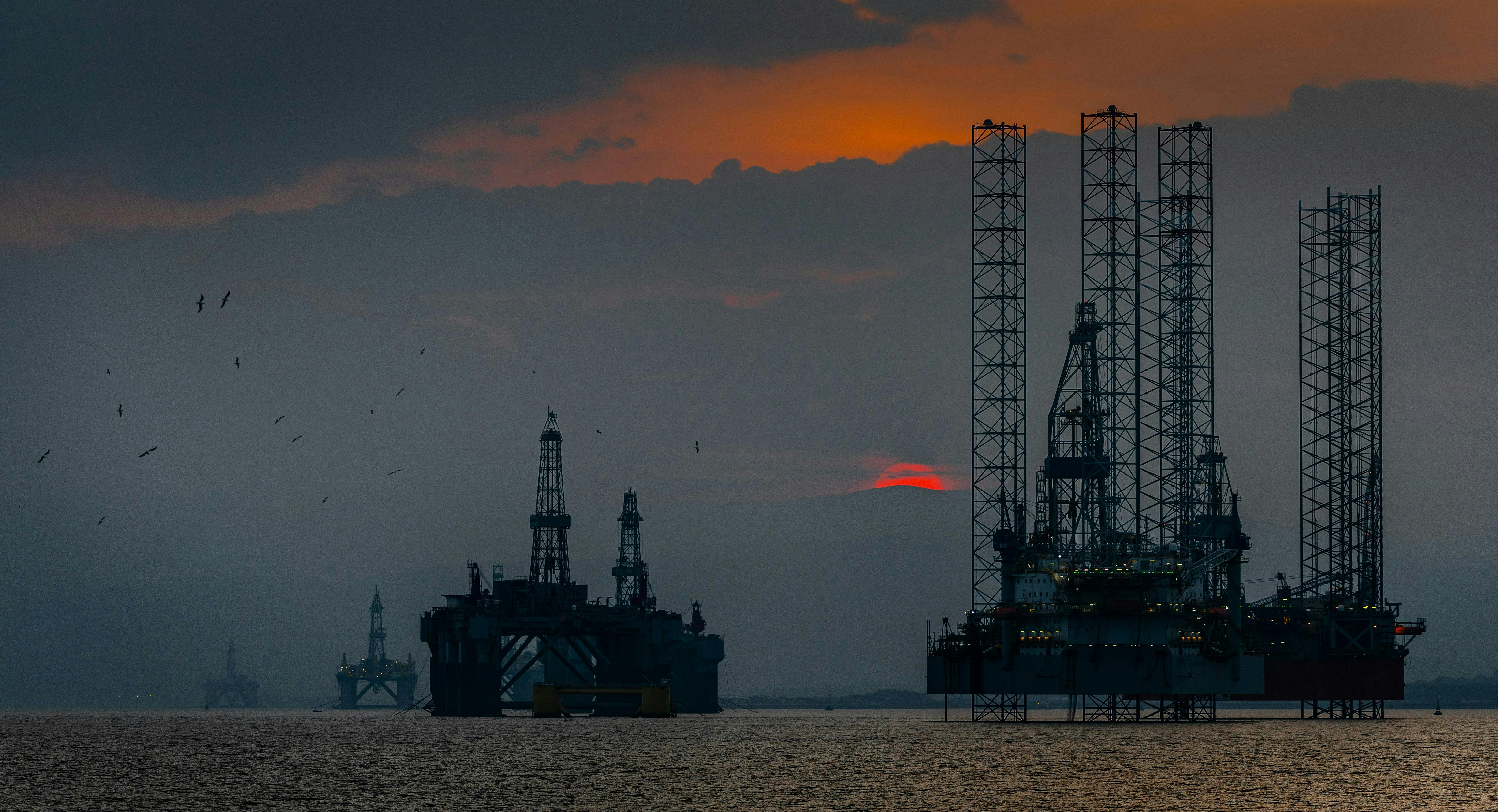 oil_rigs_sunset