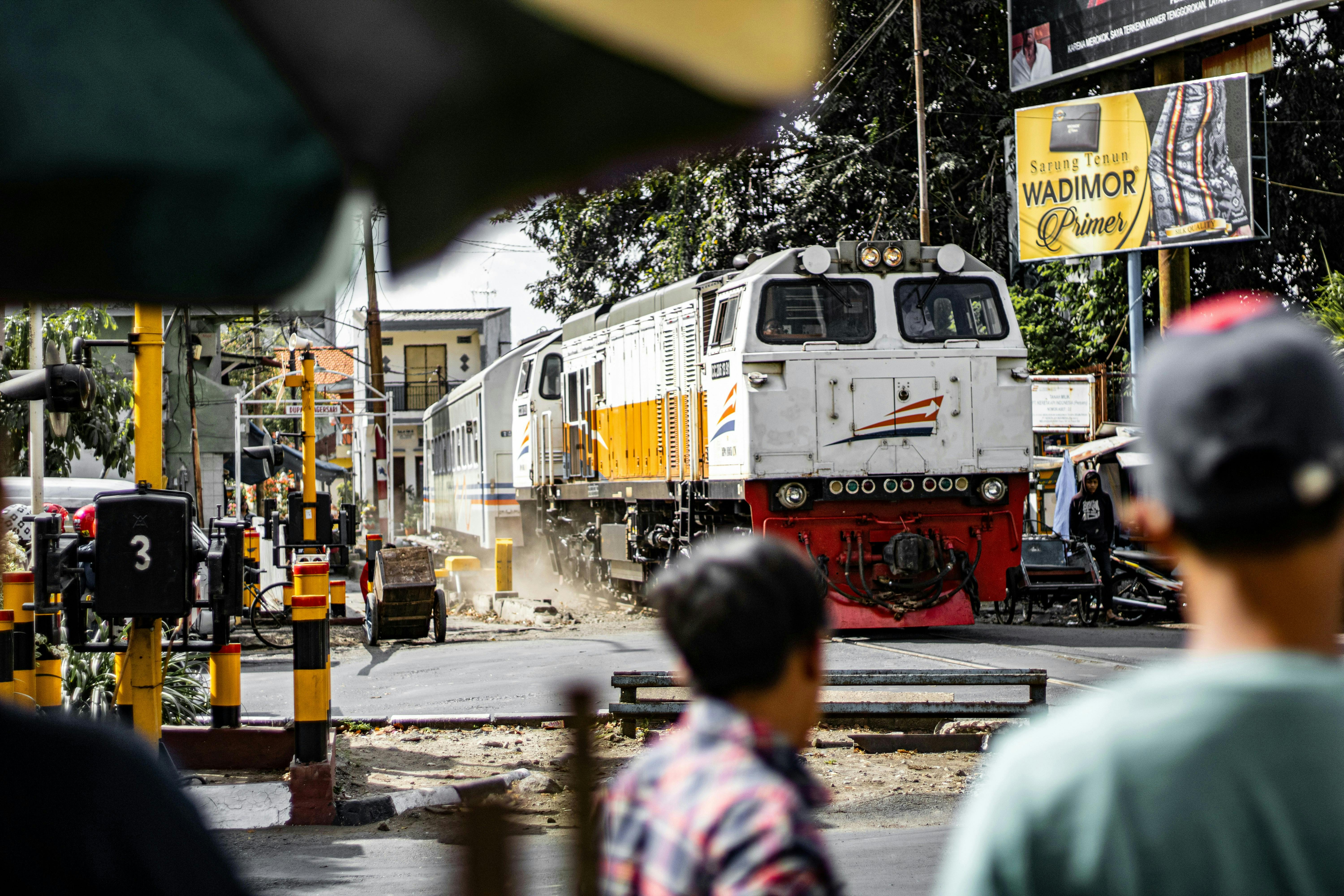 Train_Railway_Indonesia_Surabaya
