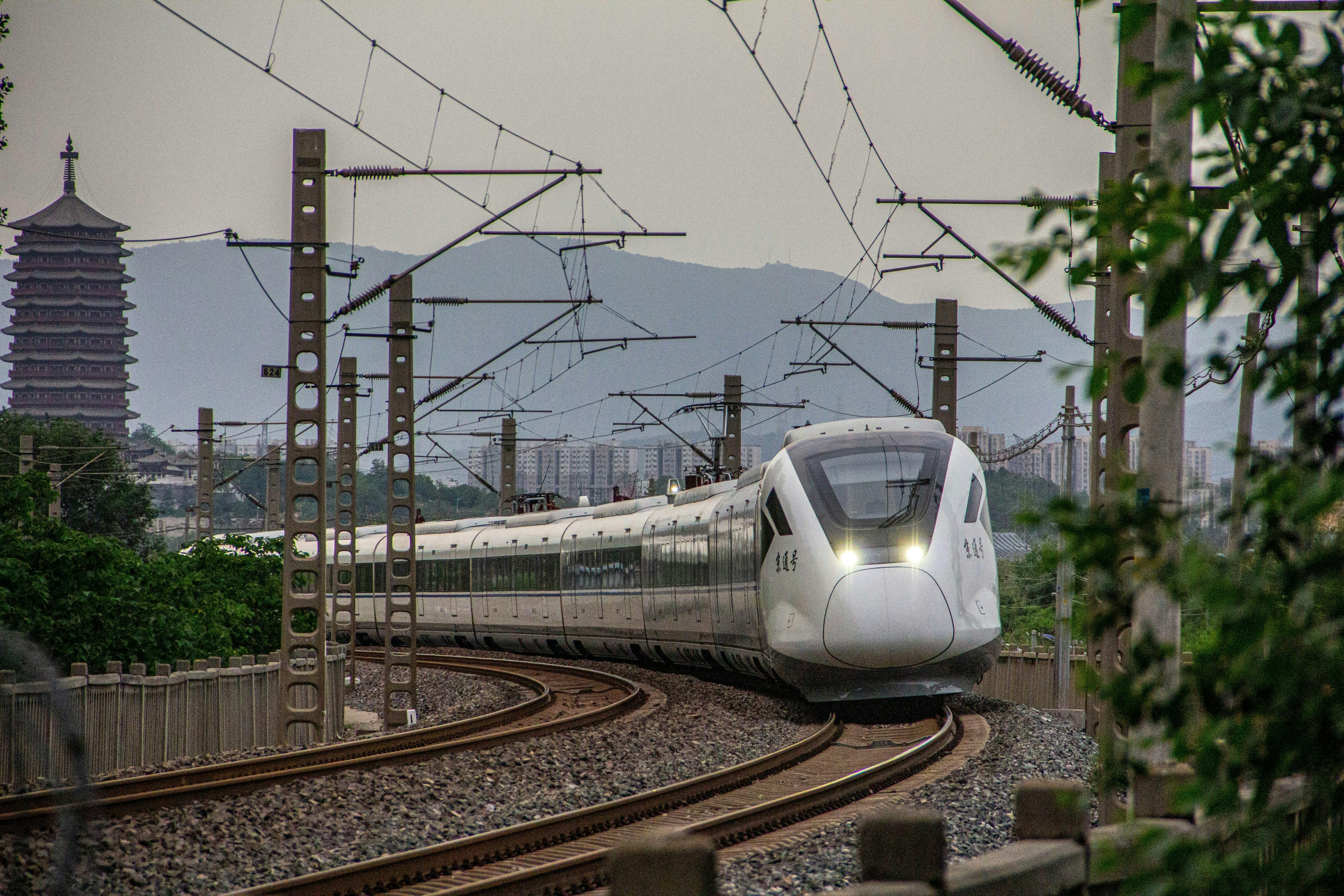 Electric_Train_China_Tunnel