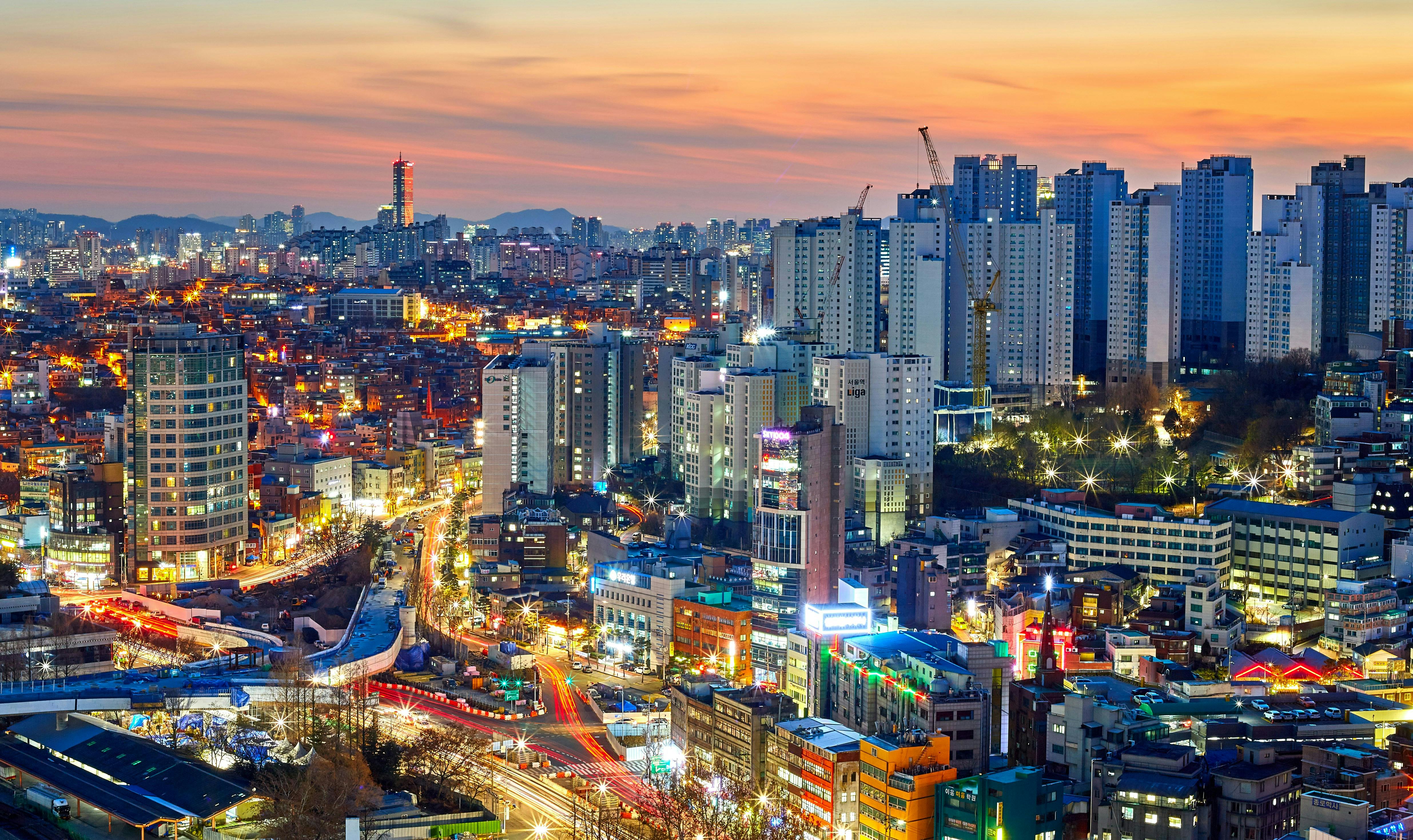 Cityscape in Seoul around sunset