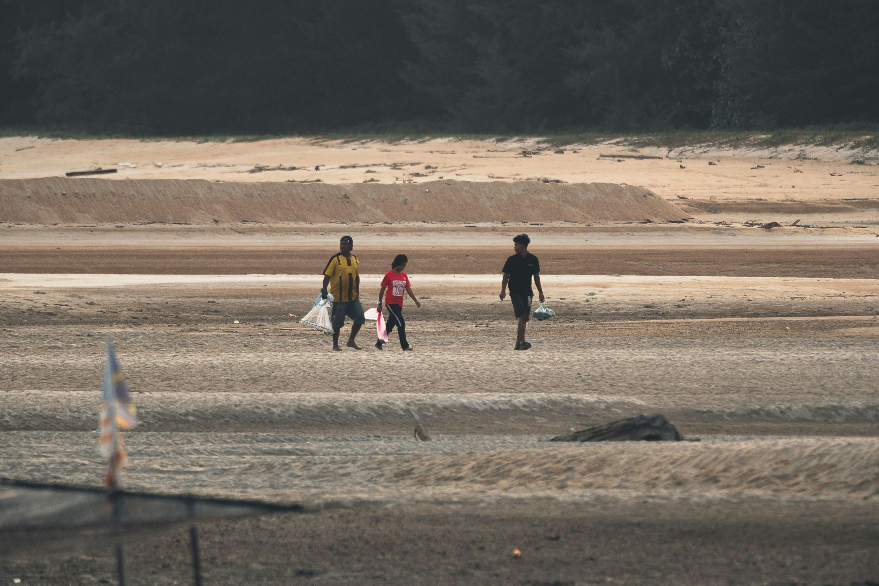 In Southeast Asia, the El Niño phenomenon is marked by lower rainfall and increased temperatures, raising the risk of heat stress and heat-related illnesses for outdoor workers