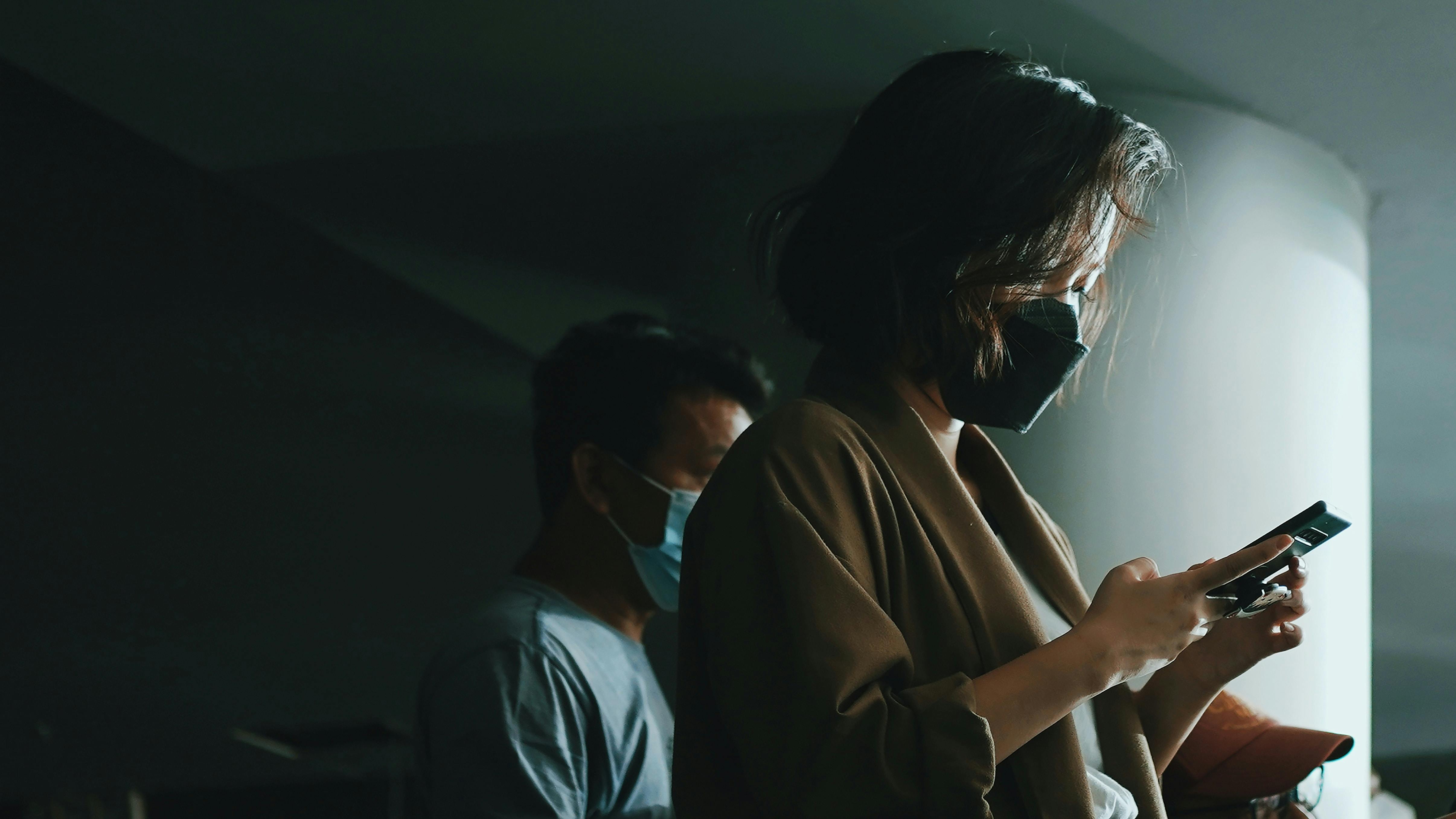 Social media_phone_Indonesia