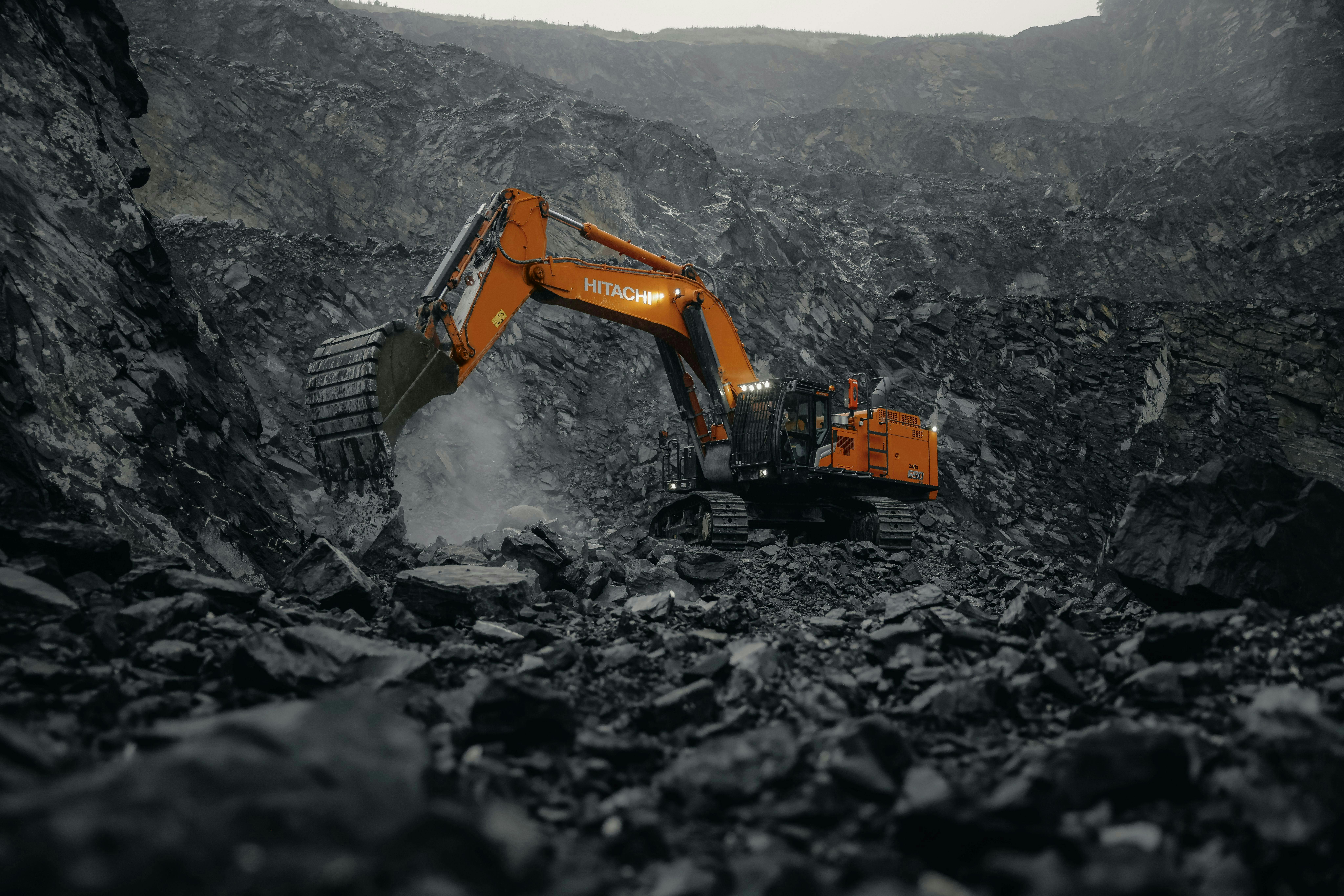 Backhoe_Coal_Mining