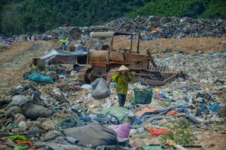 Waste worker vietnam