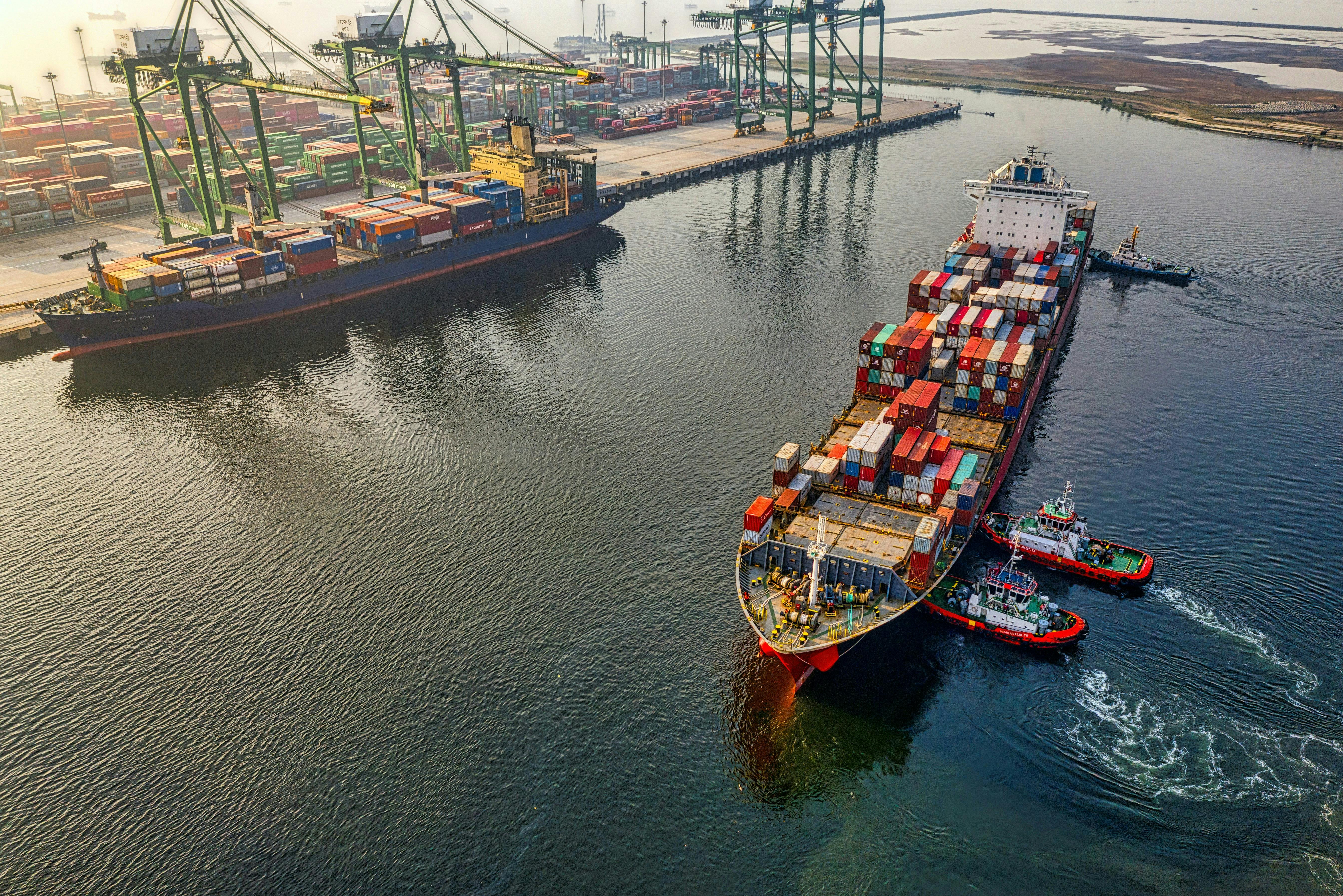 Shipping_Port_Cargo_IMO