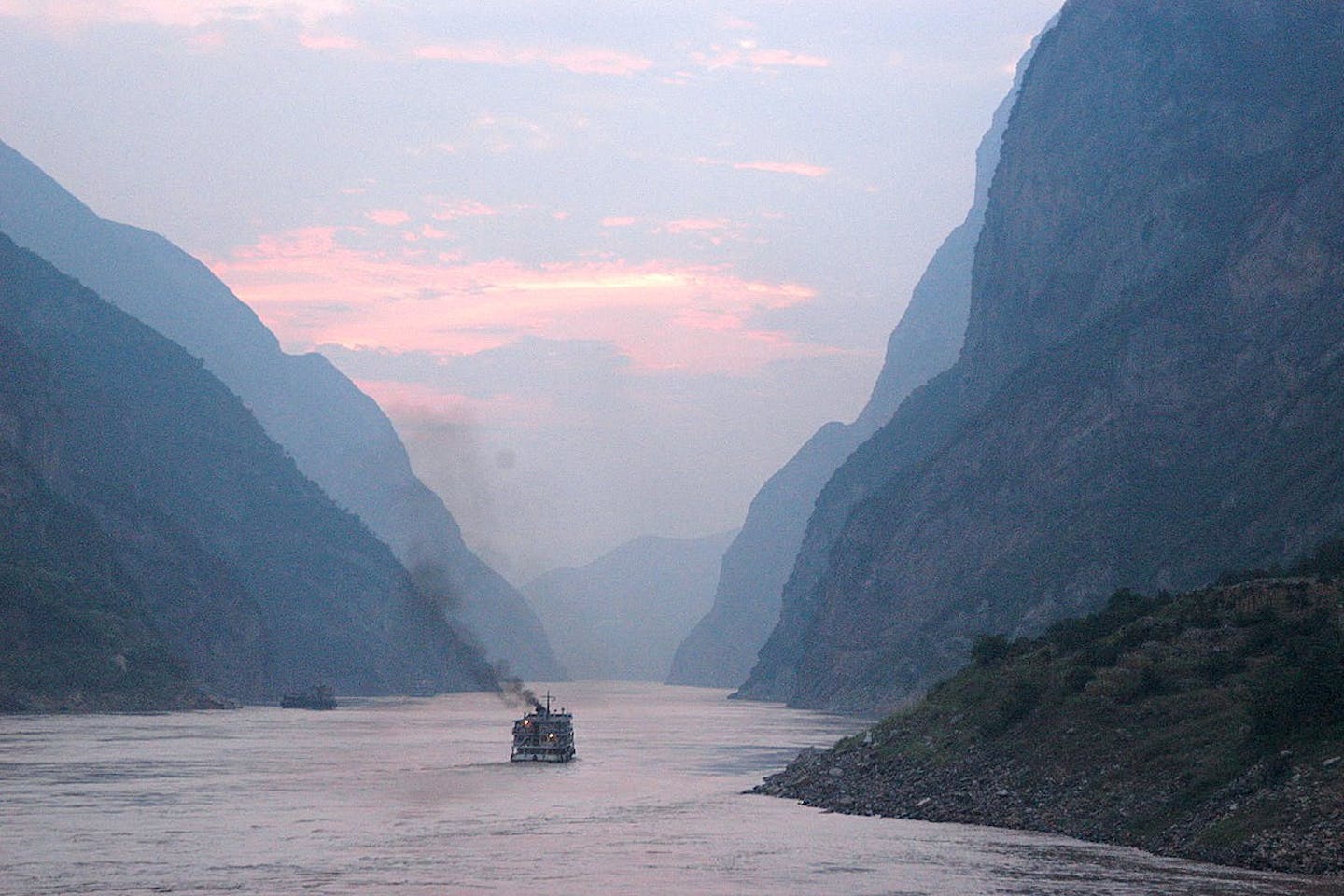 yangtze river at dusk