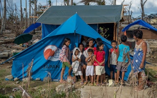 haiyan families in tents