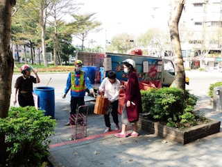 collecting recyclables in Taipei