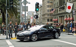 Tesla S in Cali