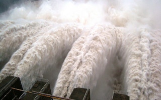 Yangtze dam overflow