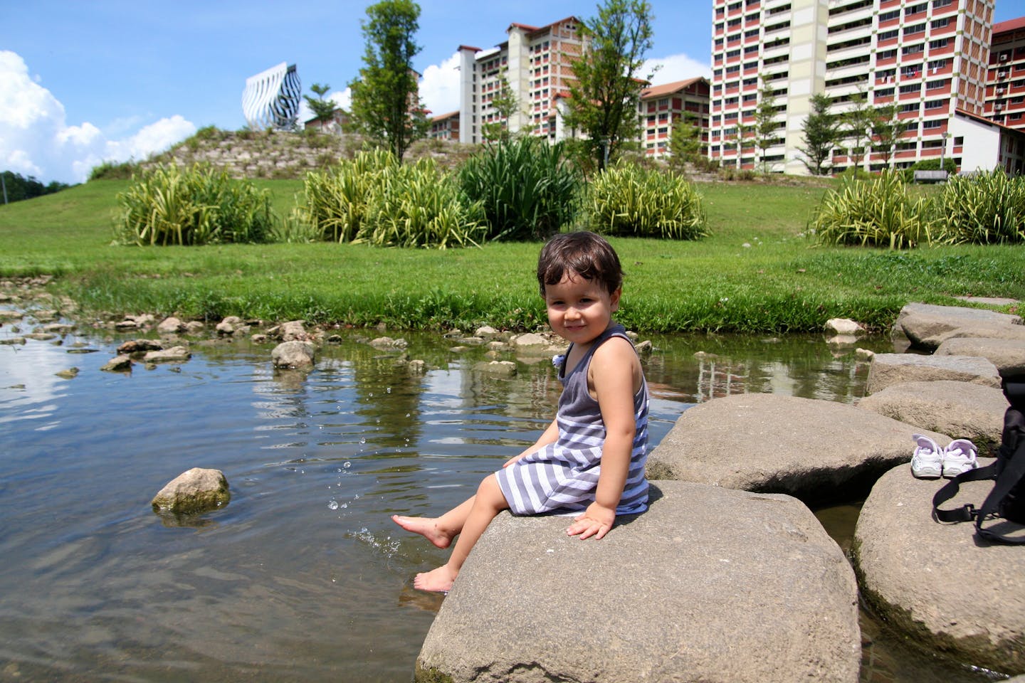Baby of unspecified gender cools off in Bishan Park