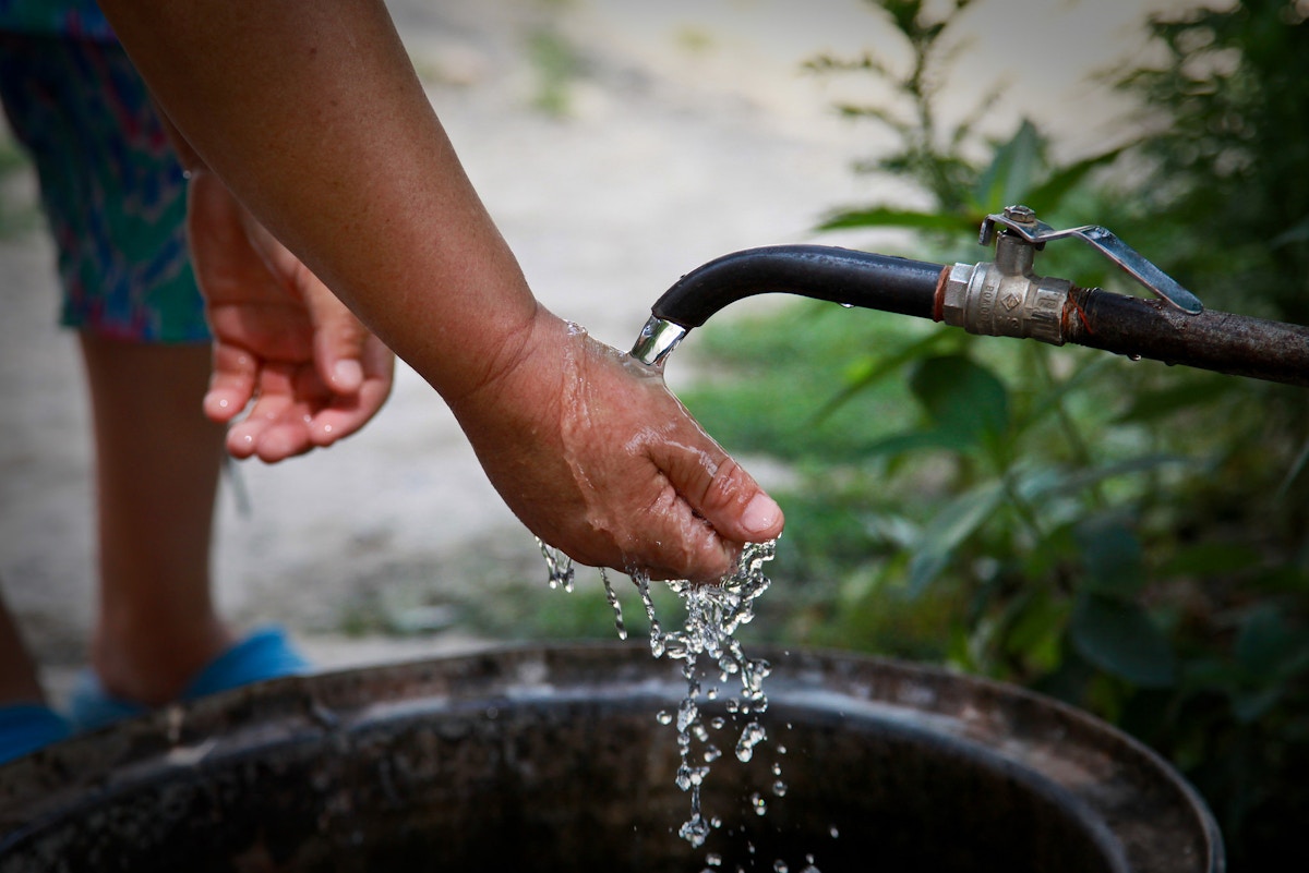 Нехватка питьевой воды. Обеспечение чистой питьевой водой. Дефицит питьевой воды. Питьевое водоснабжение. Дефицит пресной воды.