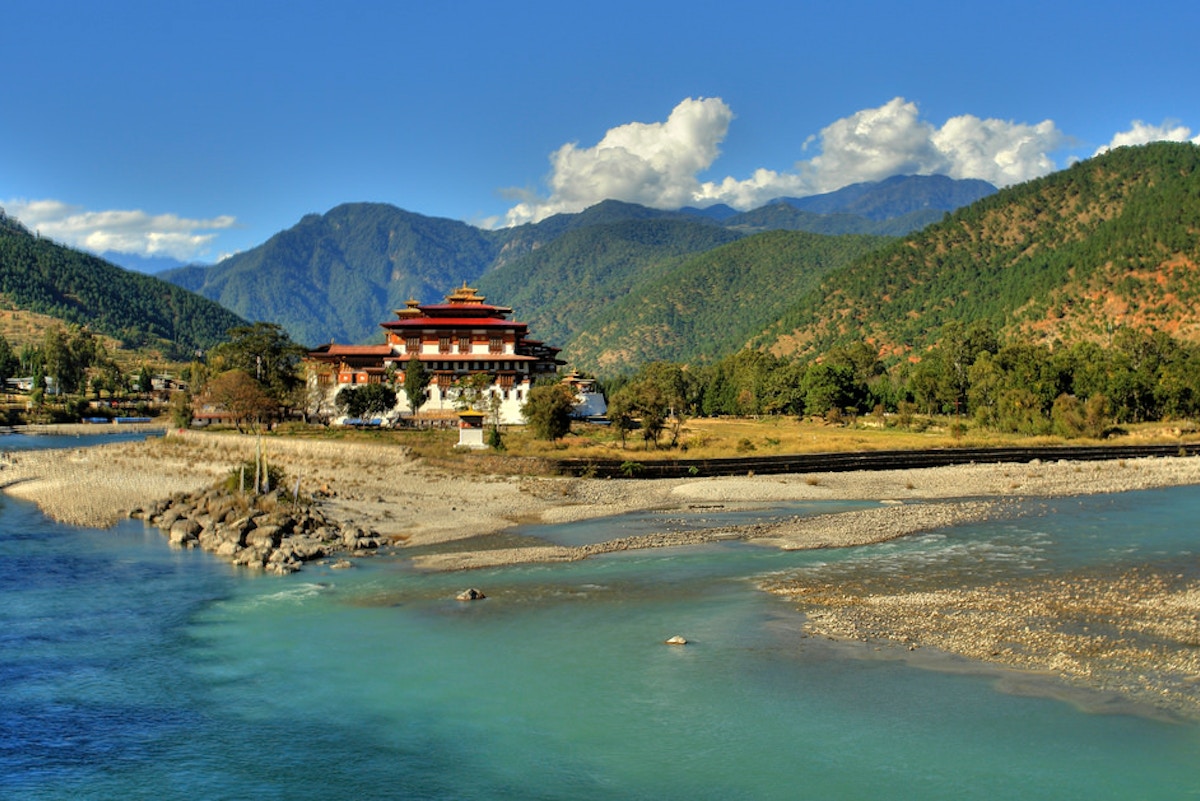 Бутан азия. Бутан Гималаи. Горное королевство бутан. Княжество бутан. Долина Пунакха.