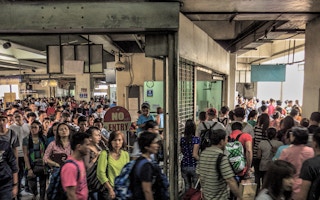 MRT to LRT transfer in Manila