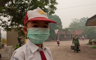 student wears mask during 2015 haze