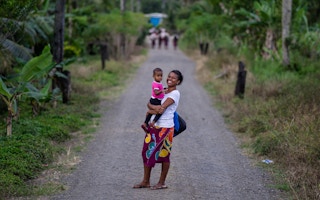mother and child in Fiji