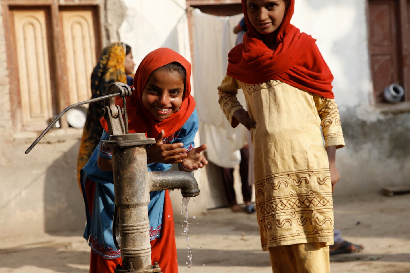 pakistani children water
