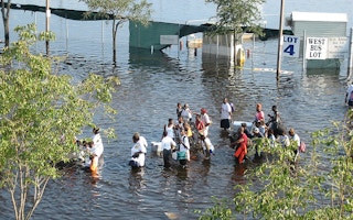 residents flee Katrina floods
