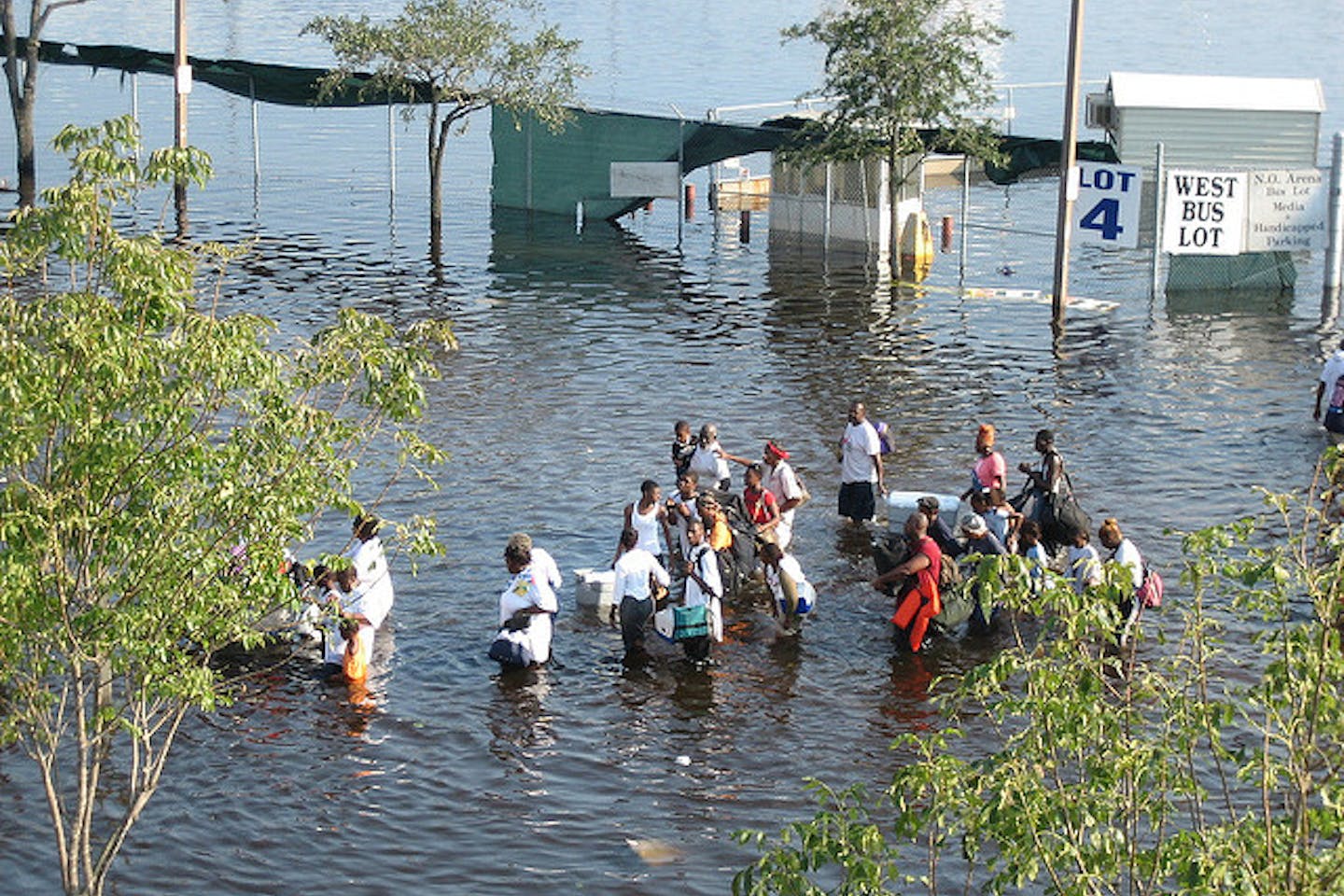 residents flee Katrina floods