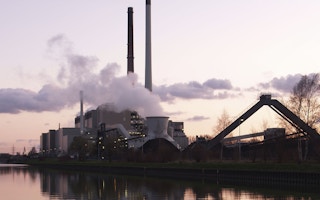 coal plant emitting co2