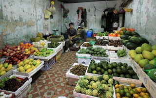 hanoi fruits and vegetable stand