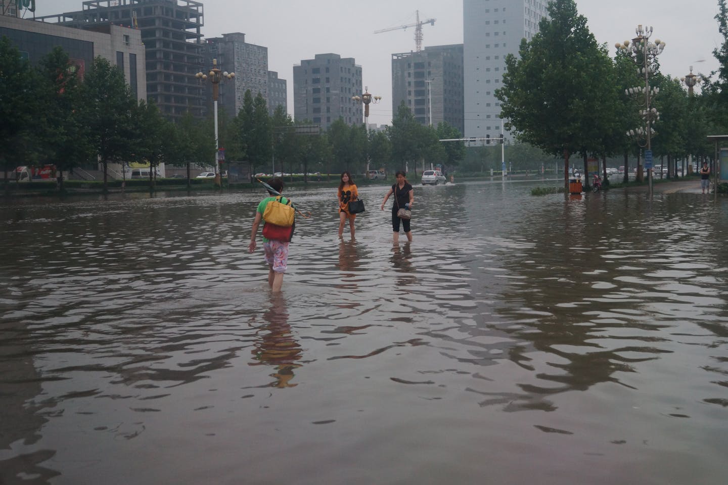 china floodwaters wading