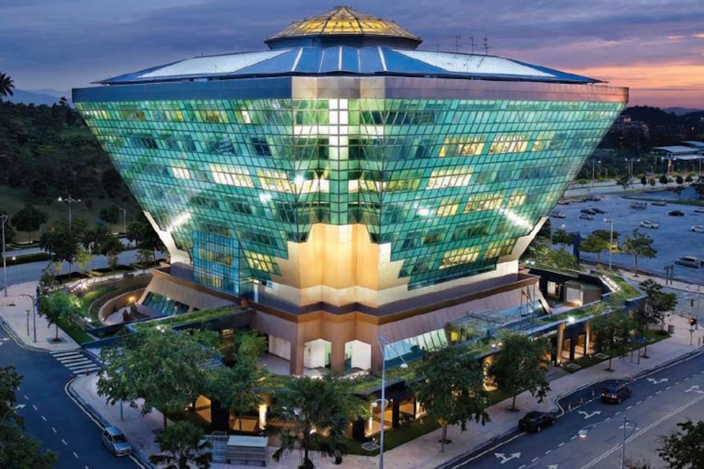 Malaysia S Diamond Building Designing Shading System In A Tropical Climate Asia Green Buildings