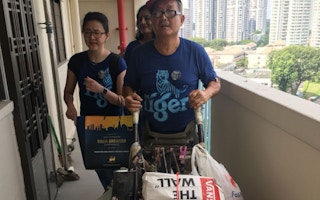Rag-and-bone man Mr Chua Ngak Theng with Tiger Beer staff in Singapore