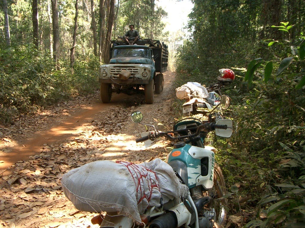 logging truck stung treng
