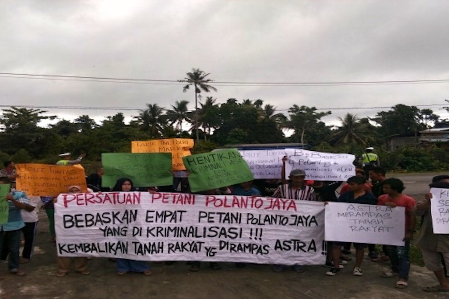 protests in indonesia by wallhi