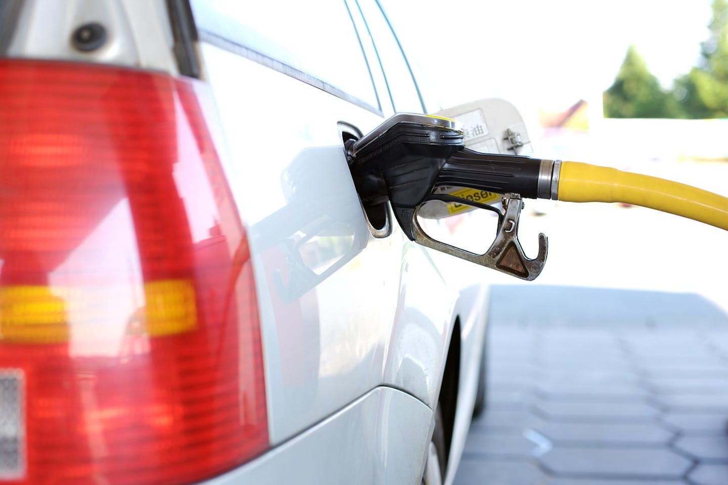 Refuelling a car