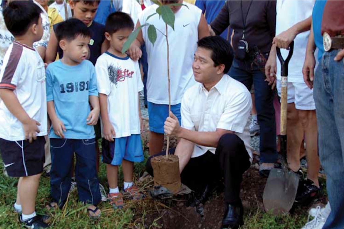 Mayor Herbert Bautista planting trees