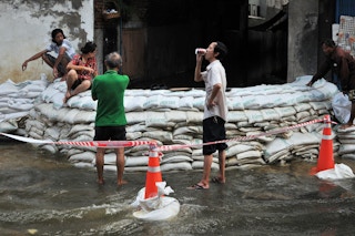 managing flood thailand