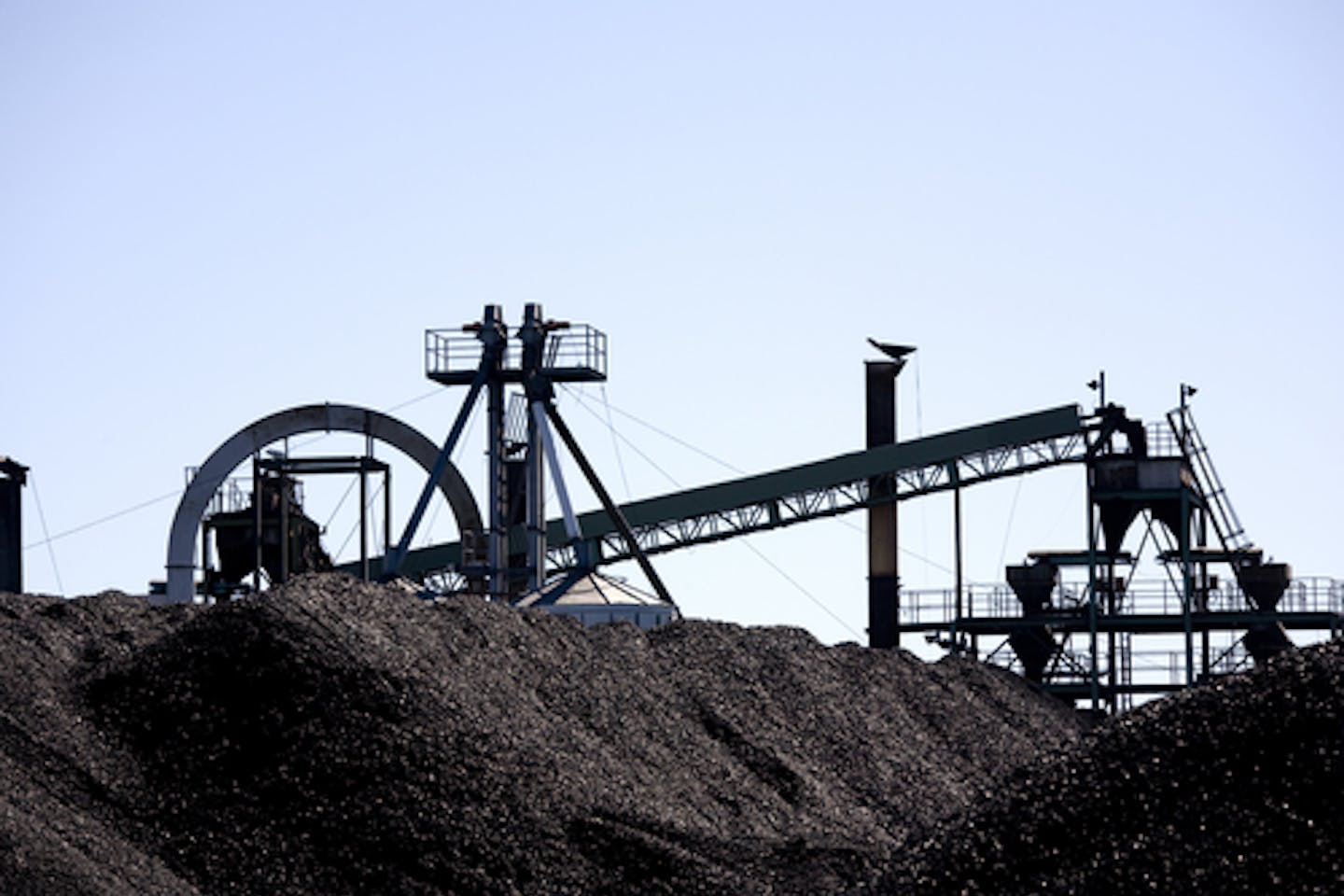 Каменный уголь шахта. Угольная промышленность. Добыча угля. Угольно добывающая промышленность. Добыча угля в Тульской области.