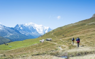 backpackers french mountains