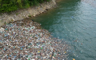 bicaz lake plastic waste