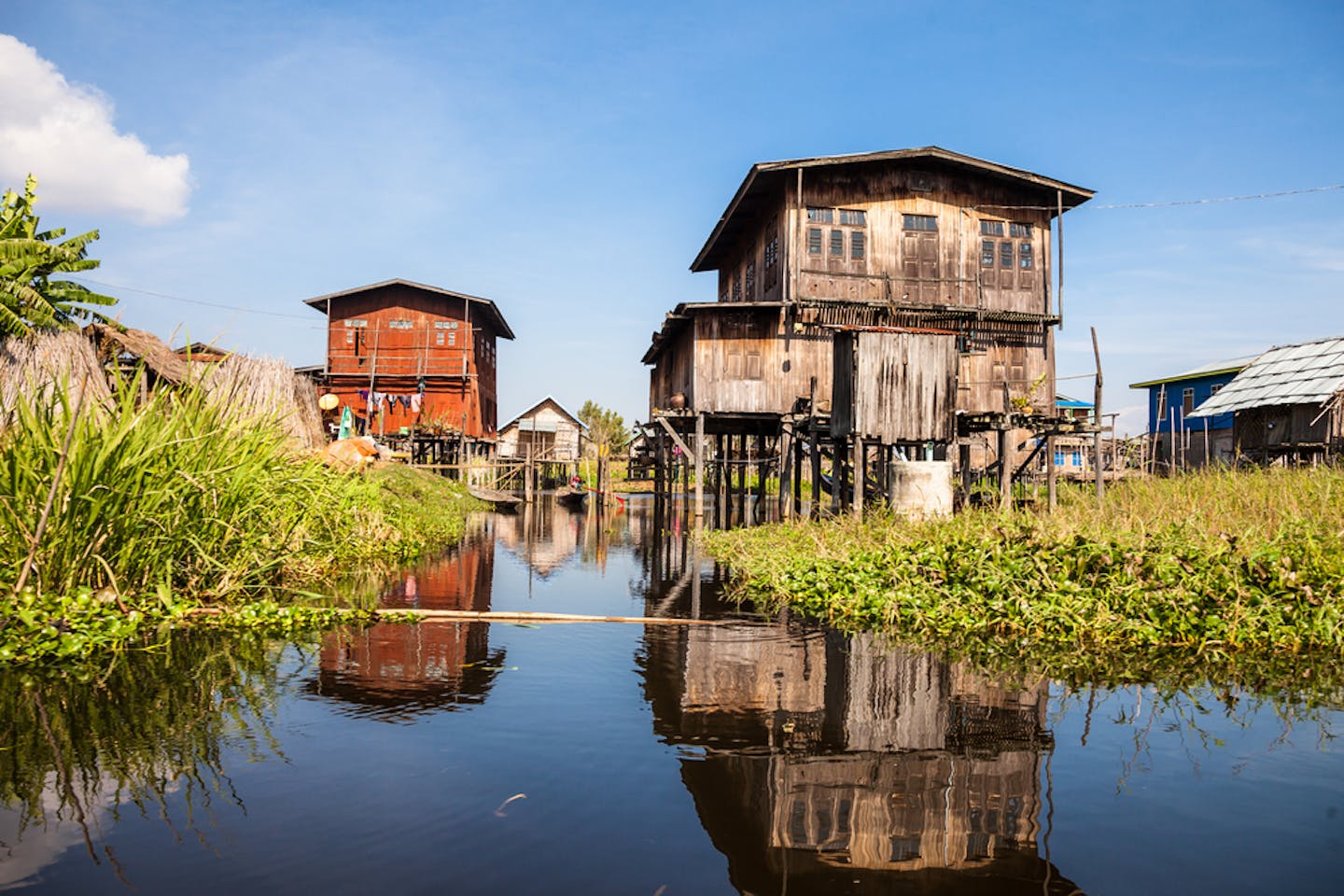 inle lake floating houses