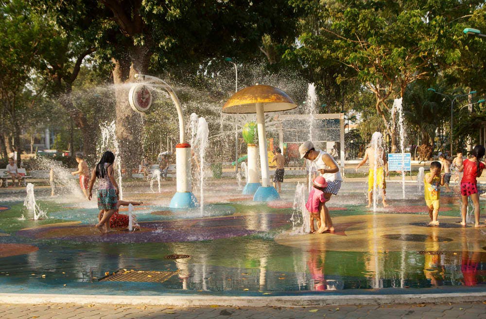 vietnam chlidren fountain