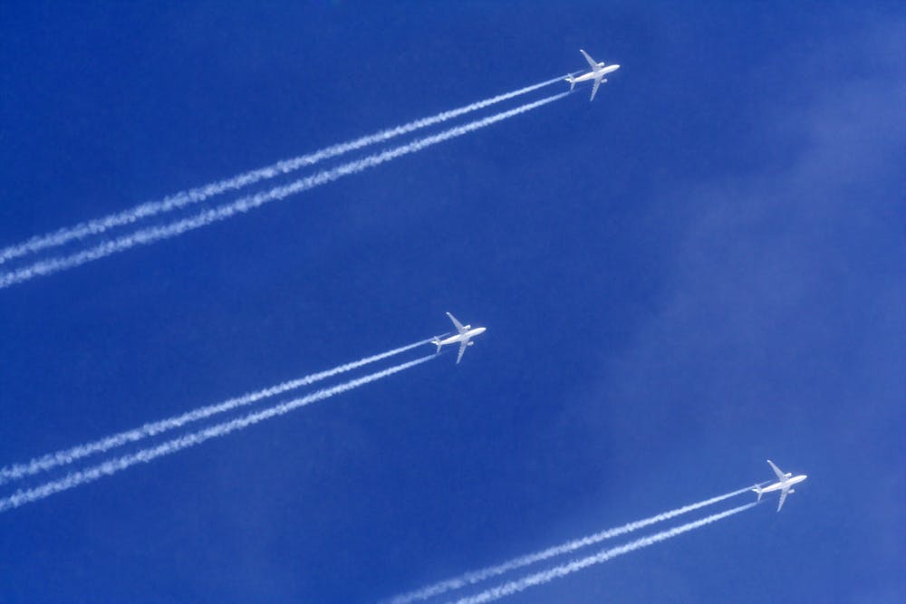 aircraft vapour trails