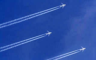 aircraft vapour trails